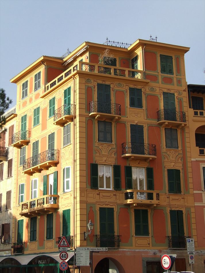 Santa Margherita Ligure. Classica facciata dipinta 
