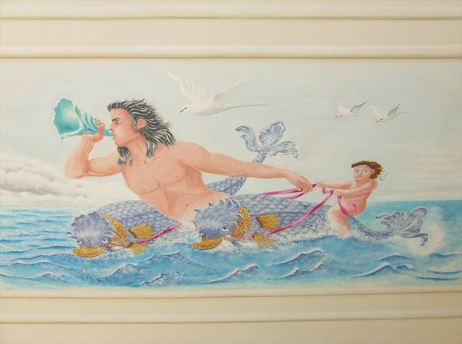 Il Tritone soffiando in una conchiglia calma le acque agitate mentre il putto guida i due delfini (l'idea è dal 